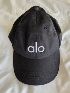 ALO Yoga | Black Baseball Cap with White Logo